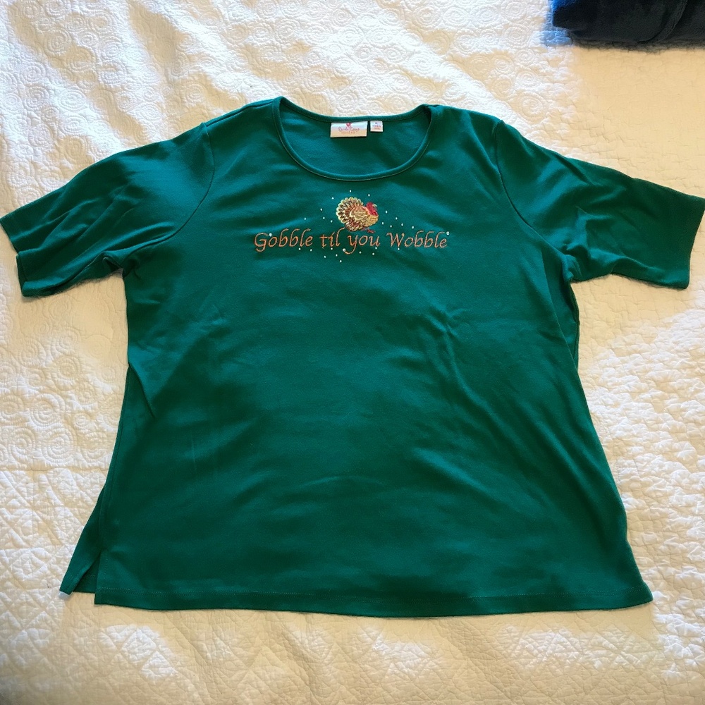 QF green short sleeve top with embroidered “Gobble til you Wobble” (XL) - Picture 3 of 14